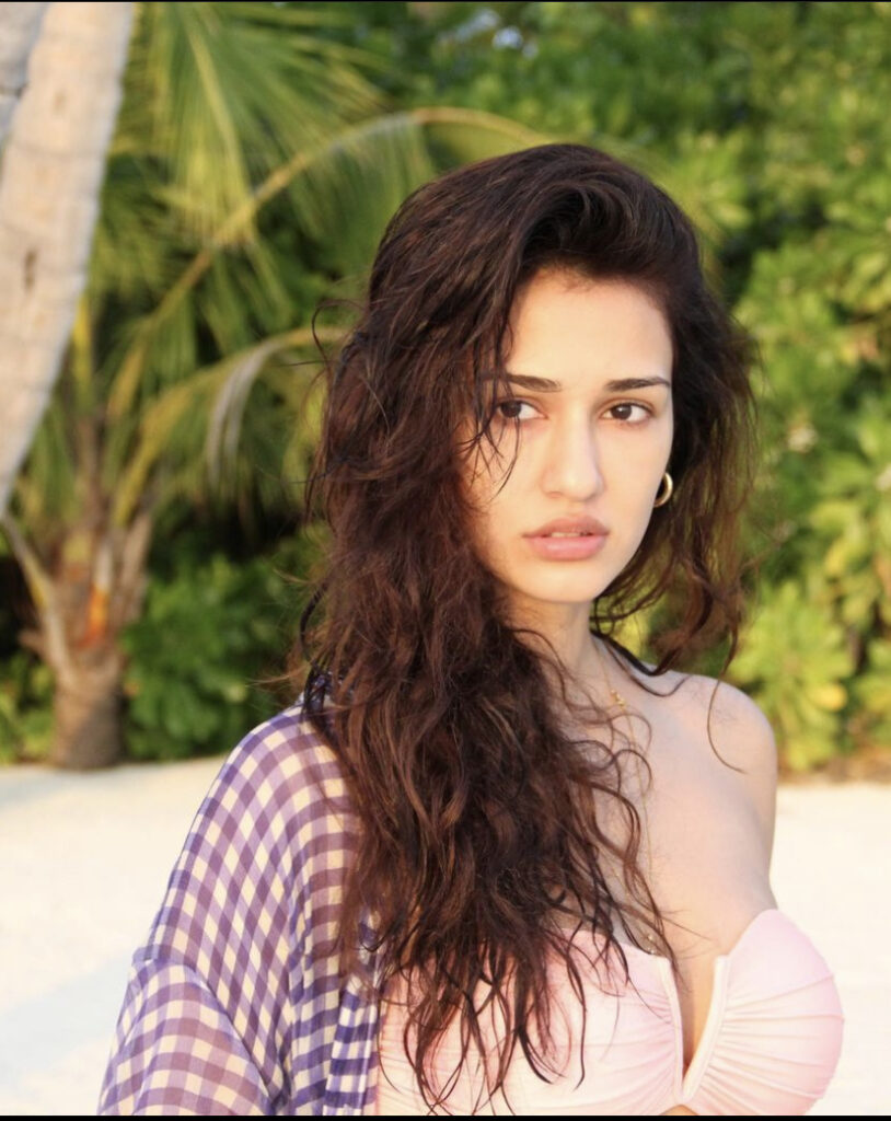 Disha Patani flaunt in pink bikini at Malidives beach- Jaw drop ...