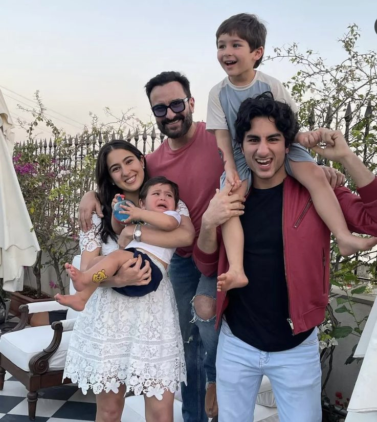 Sara Ali Khan shares family bonding picture with dad Saif, brother Ibrahim & Jeh- Jeh baba birthday celebration