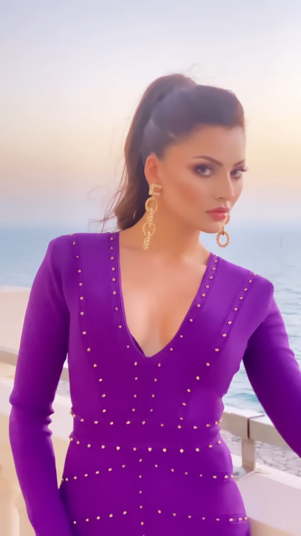 Urvashi Rautela is enjoying her life beautiful waves along Ocean ...