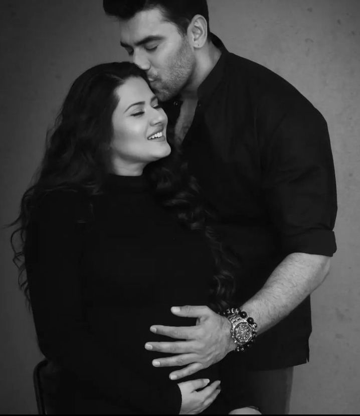 Nikitin Dheer's wife Kratika Sengar Dheer shares her maternity shoot ...