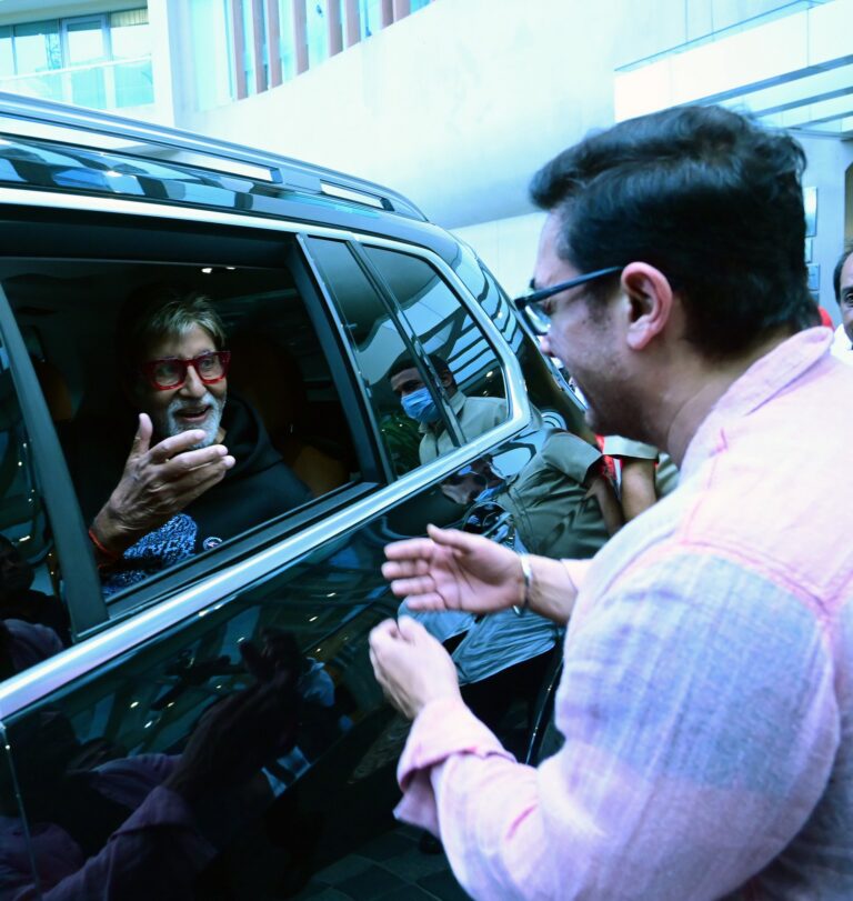 And as I am in the car , a knock on the window and its Aamir !! tweets this legendary Actor
