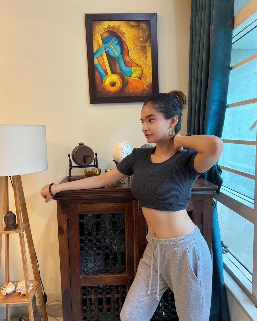 Anushka Sen Flaunting Her Toned Abs In The Latest Photo Clicks