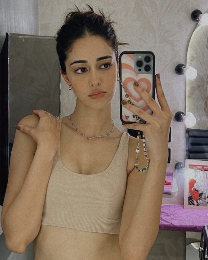 Ananya Pandey shows her selfiee skills and toned abs from her vanity ...